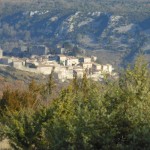 Le village perché de Gras, côté vallon.