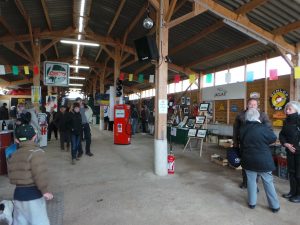 vide garage - Mas de Gras Ardèche-outillage revues-véhicules anciens collection