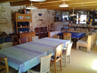 salle à manger du gîte familial en Ardèche