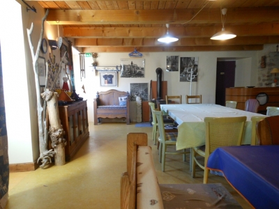 Salle à manger vue du salon - grand gite ardèche