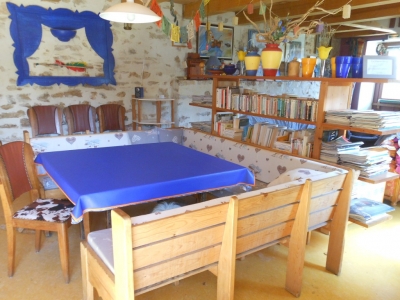 salle à manger du gîte familial en Ardèche