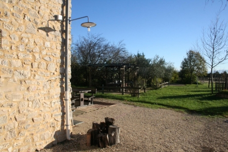 Vue depuis la cour de la maison familiale de vacances en Ardèche