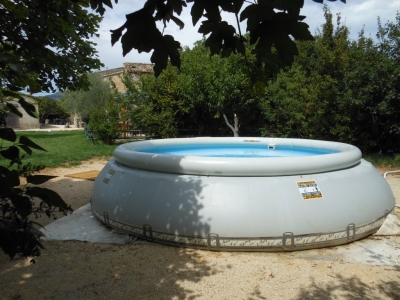 Piscine hors sol du gite de groupe en juillet et août à la maison bleue