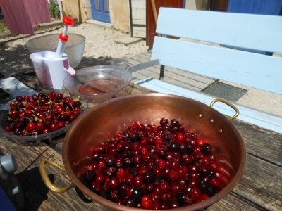 Confection de confiture de cerises à la maison bleue (9)