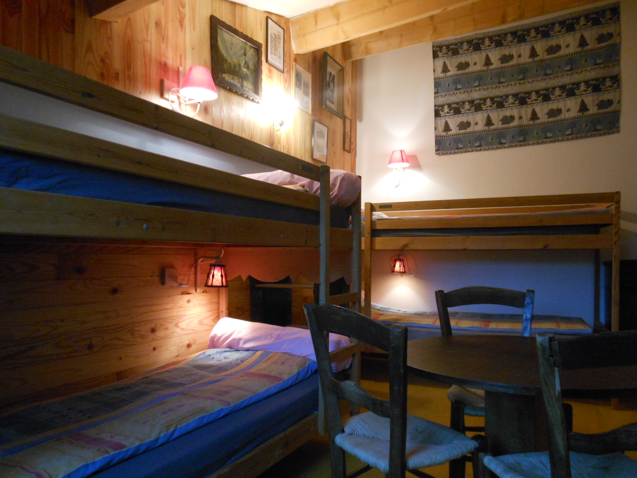 Le refuge, une des 5 chambres de la maison bleue en Ardèche.