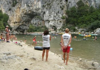 Baignades en rivière en Ardèche en été autour de la Maison Bleue