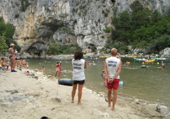 Baignades en rivière en Ardèche en été autour de la Maison Bleue