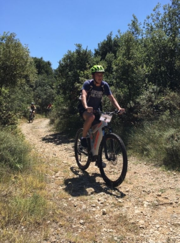 Pratique du VTT électrique autour de la Maison Bleue